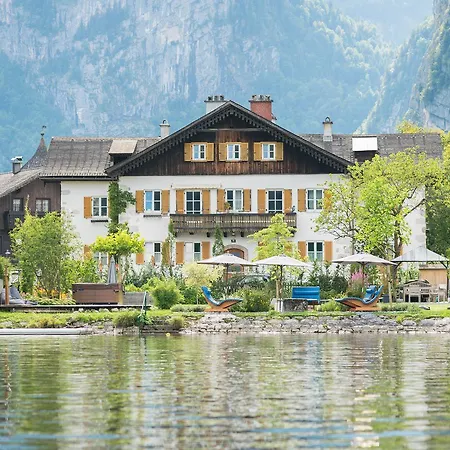 Lakeside Apartment *