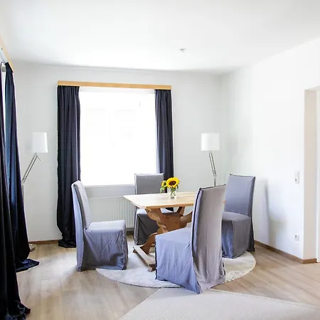 Lakeside Apartment *